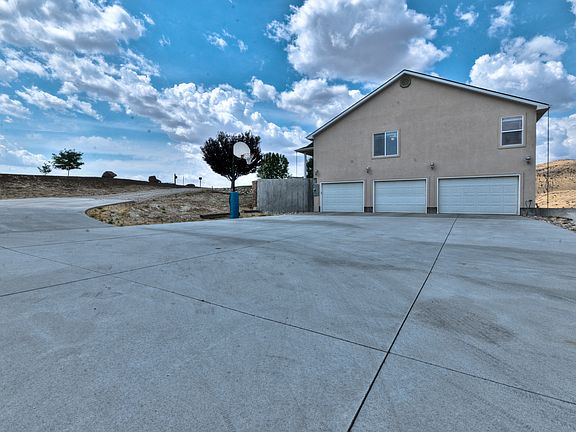 2nd image of 2037 Horseshoe Dr