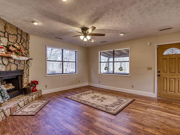 5th image of 145 Pine Hollow Way