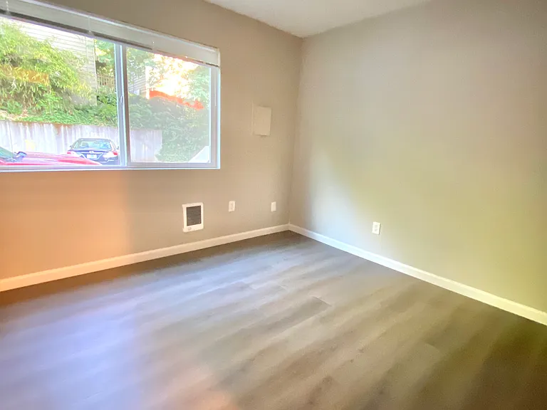 1011 SW Curry St #10 — Photo 9