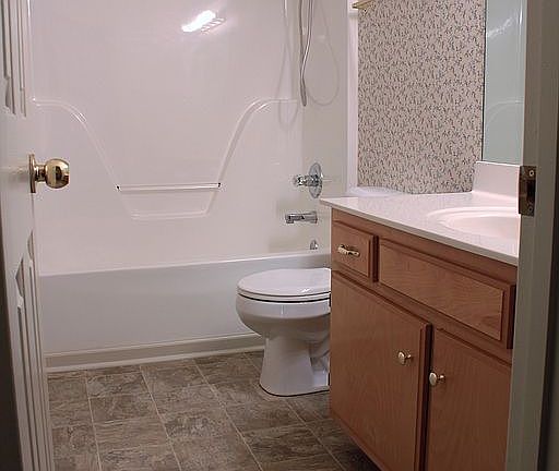 4th image of 3016 Roscommon Dr