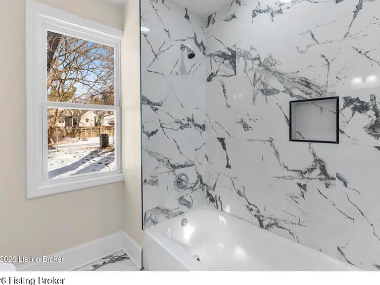 2205 Bolling Ave — Photo 1