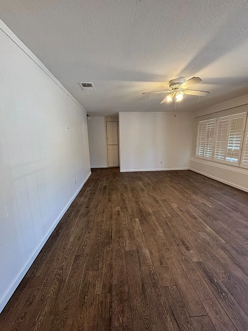 Rolando Park - Available now Large 4 bedroom, 3 bath home - Don't miss out! — Photo 2