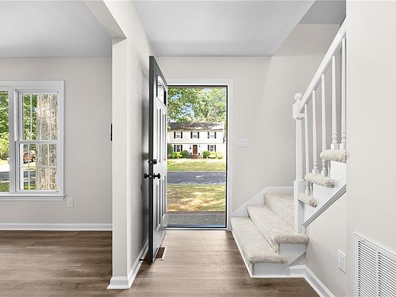 4th image of 717 Prescott Cir