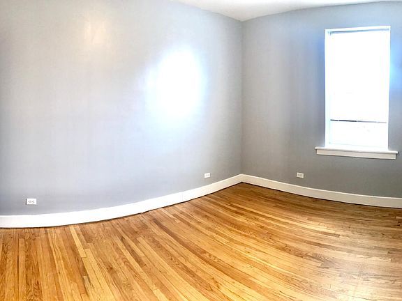 Spacious & Bright Bedroom