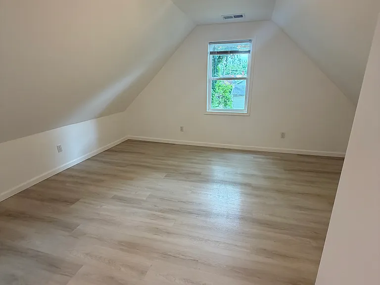 601 E Gum St #B — Photo 6