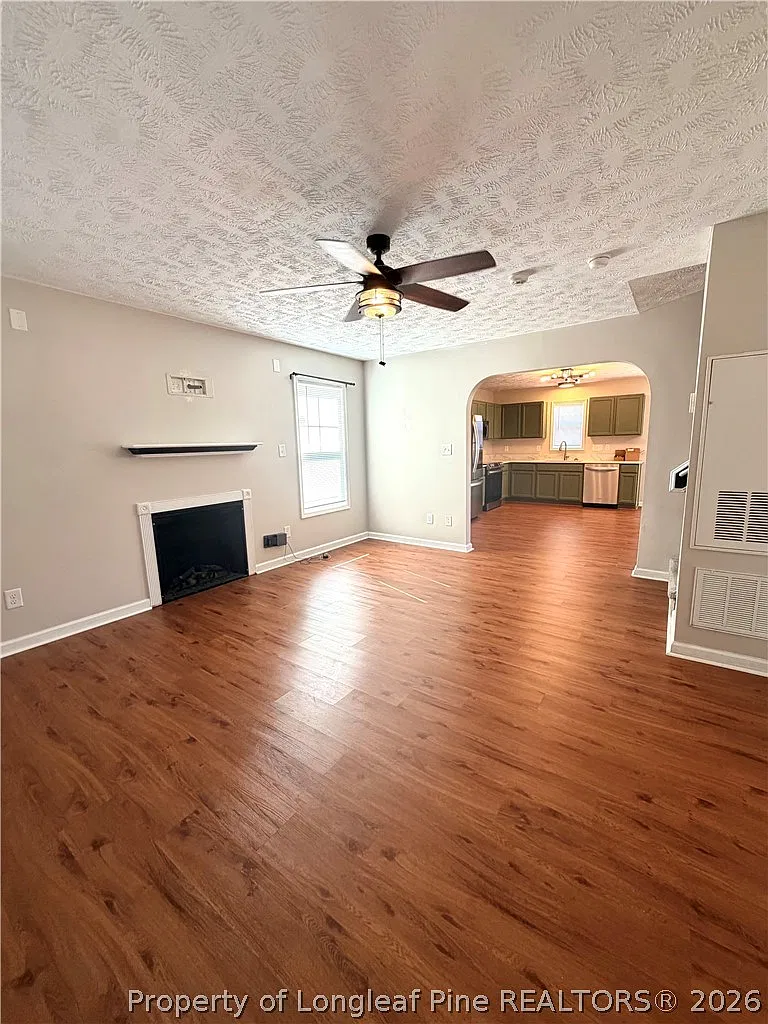 3 bed, 2.5 bath, 1593 sqft, $1,800 — Photo 3