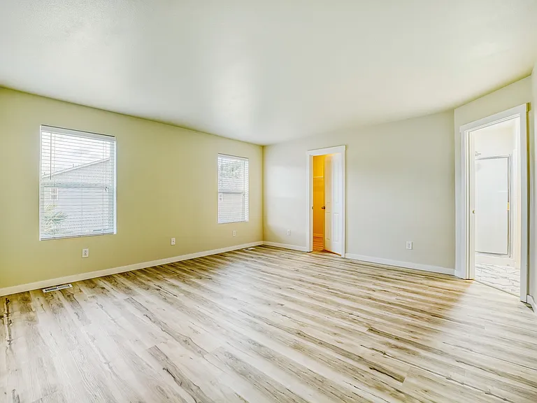 1439 49th St NE — Photo 23