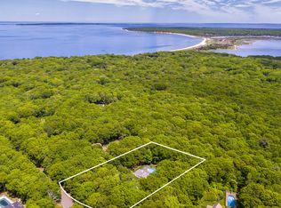 56 N Woods Ln, East Hampton, NY 11937
