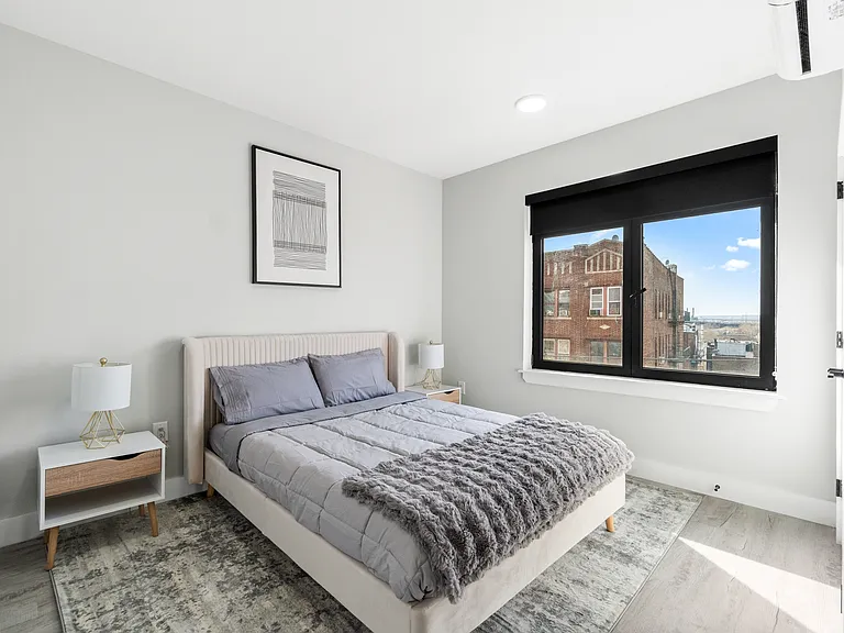 80 Romaine Ave — Photo 8