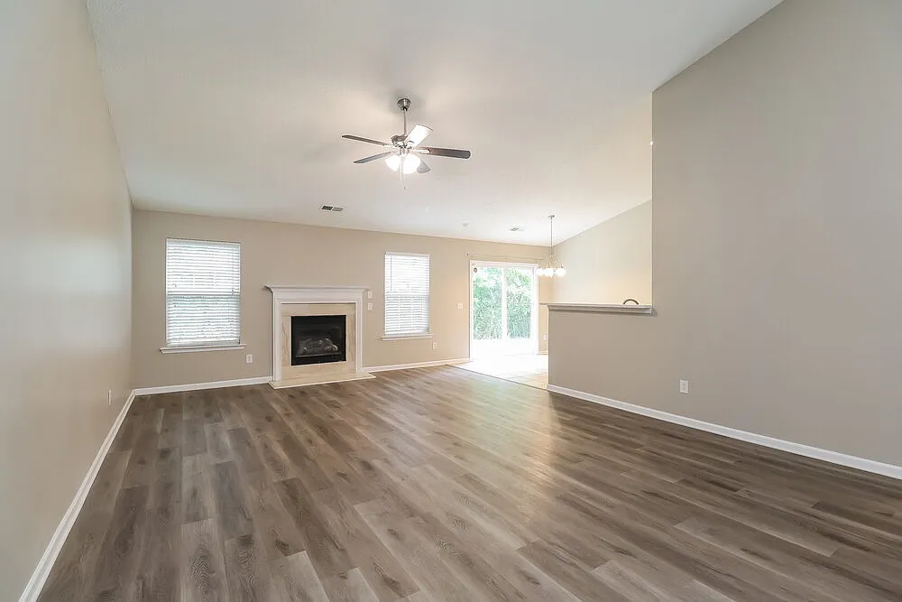 3 bed, 2.0 bath, 1841 sqft, $2,115 — Photo 4