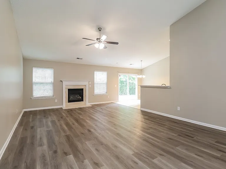2111 Hunters Trail Dr — Photo 4