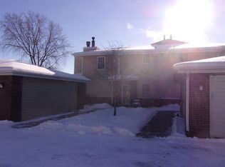 938 Travelers Trl E, Burnsville, MN 55337
