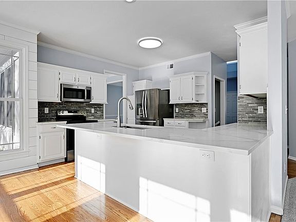 5th image of 8605 W 152nd Ter