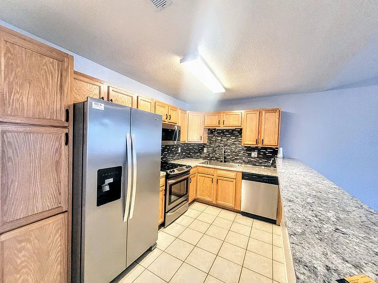 21084 Homer St #B — Photo 9