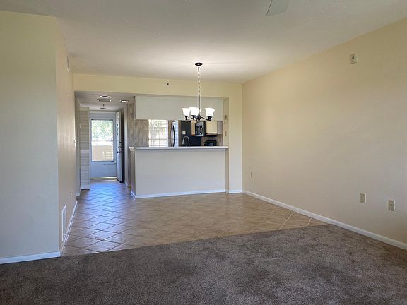 3rd image of 924 Wexford Blvd #924