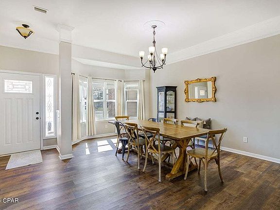 3rd image of 8107 Heritage Woods Ln
