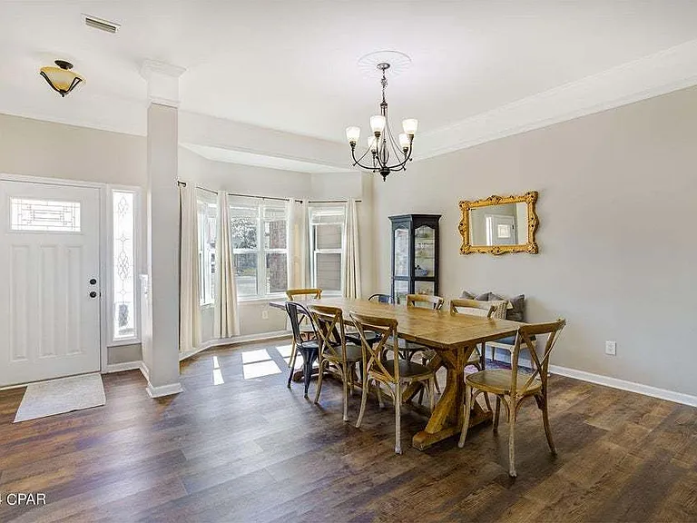 8107 Heritage Woods Ln — Photo 3