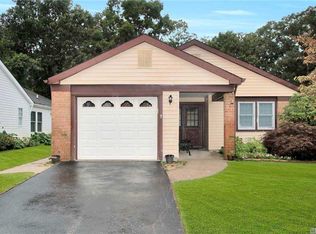 7 Lamont Rd, Ridge, NY 11961