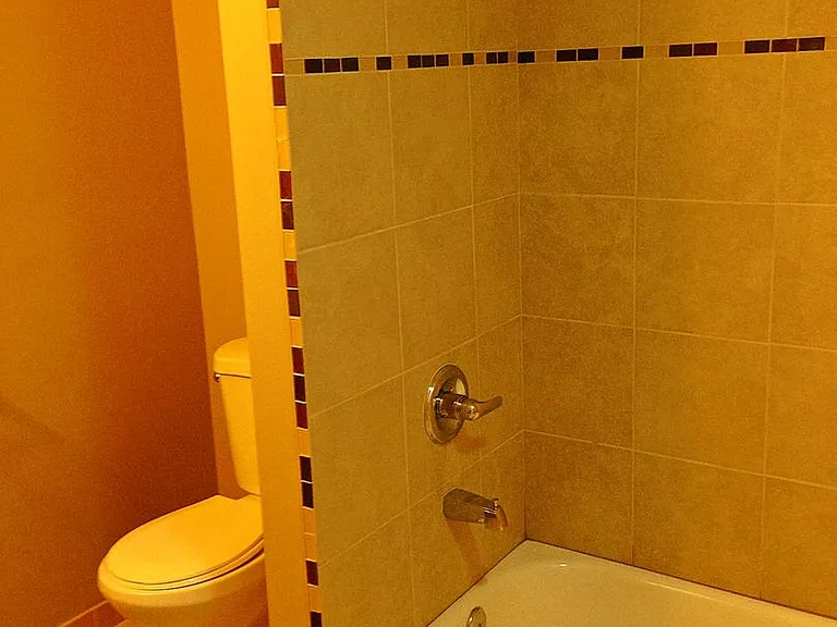 3412-3414 W Victory Blvd — Photo 12