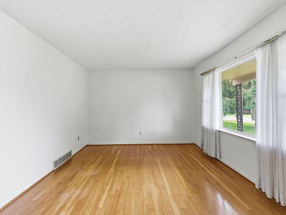5th image of 625 Cromwell Way