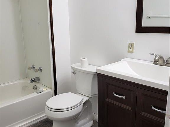 5th image of 1062-64 W 6th St