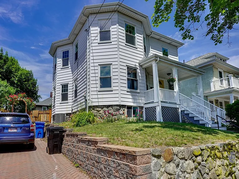 7 Vincent Ave — Photo 1