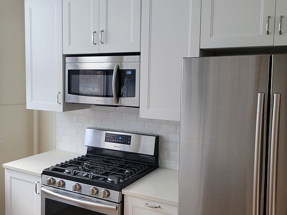 5th image of 149 Buffalo Ave #1