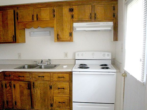 4th image of 3015 Dana St