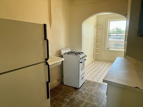 3rd image of 1751 S Main St Unit 2