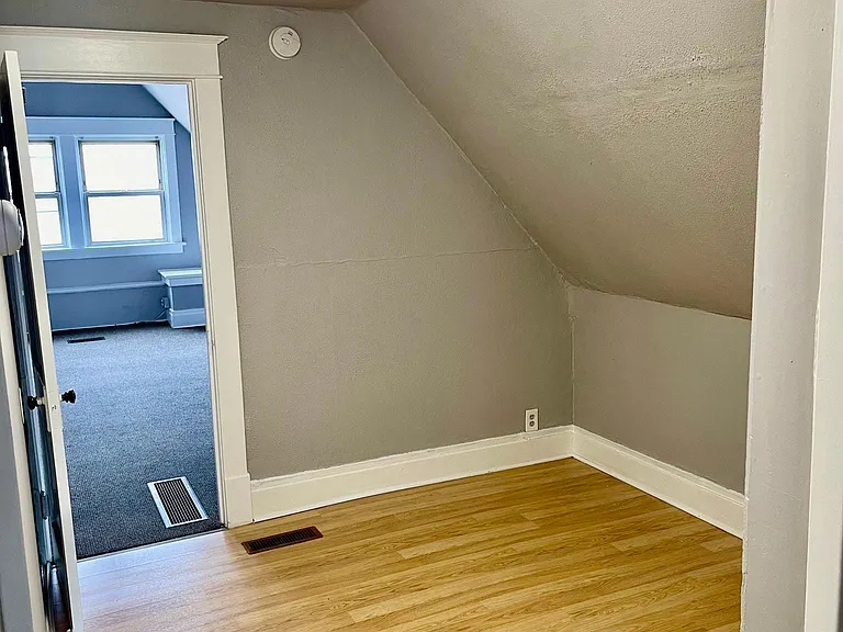 593 W Ferry St #7 — Photo 7