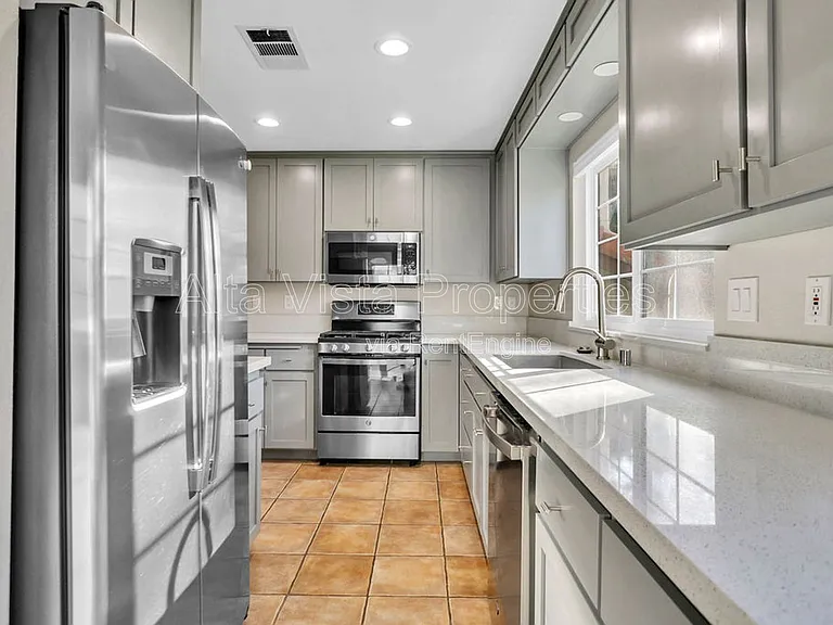 7960 Mission Vista Dr — Photo 11