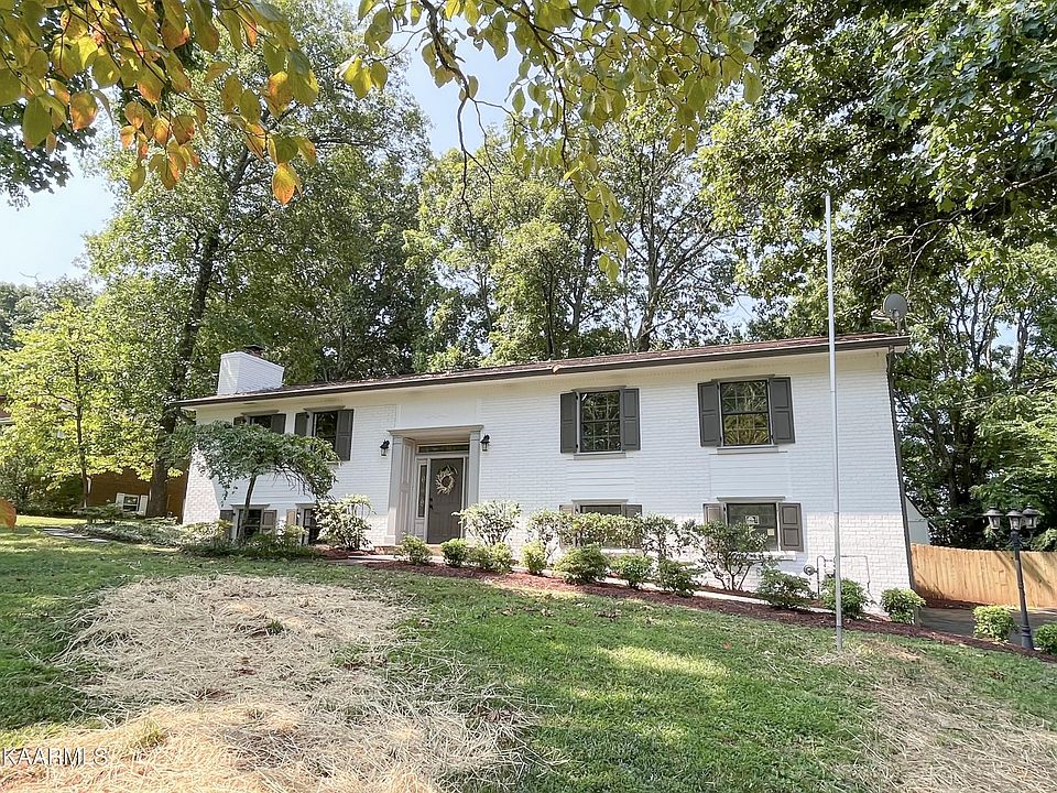 1st image of 809 Greenwich Dr