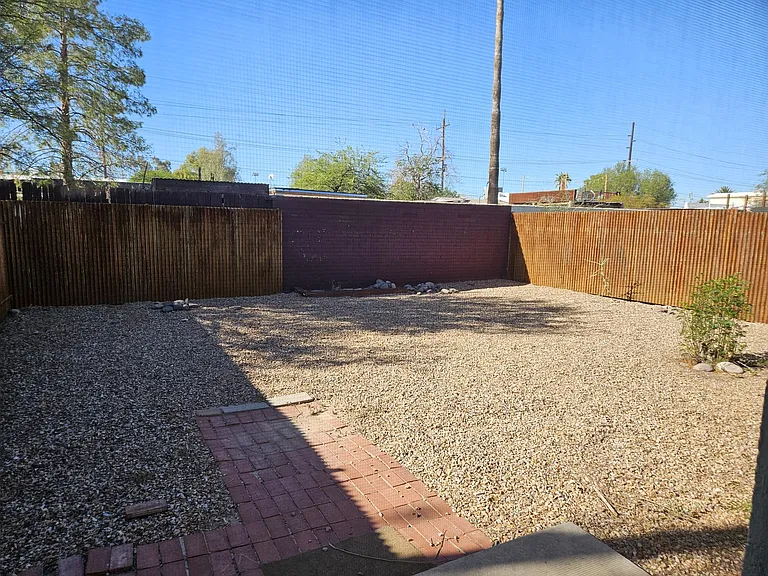3240 E Towner St — Photo 4