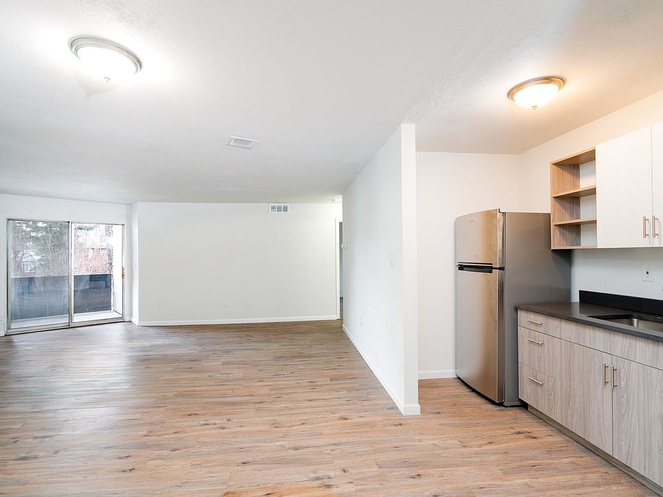 1st image of 27 Pleasant St APT B20