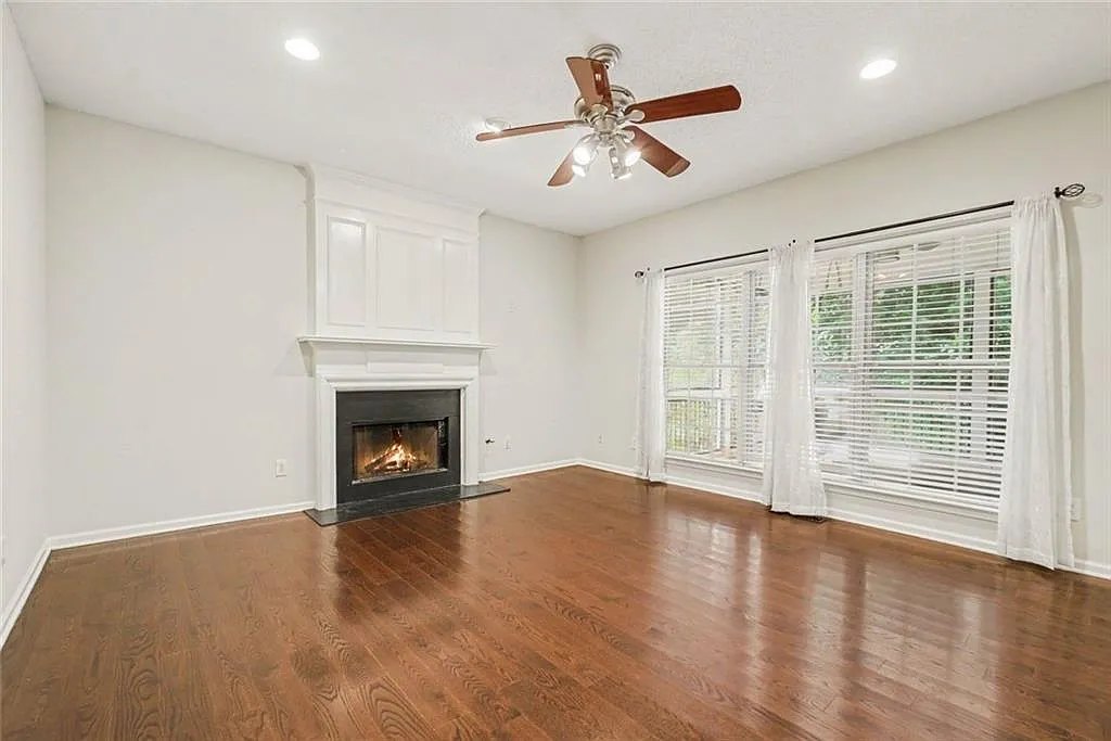 4 bed, 2.5 bath, 2296 sqft, $3,450 — Photo 4