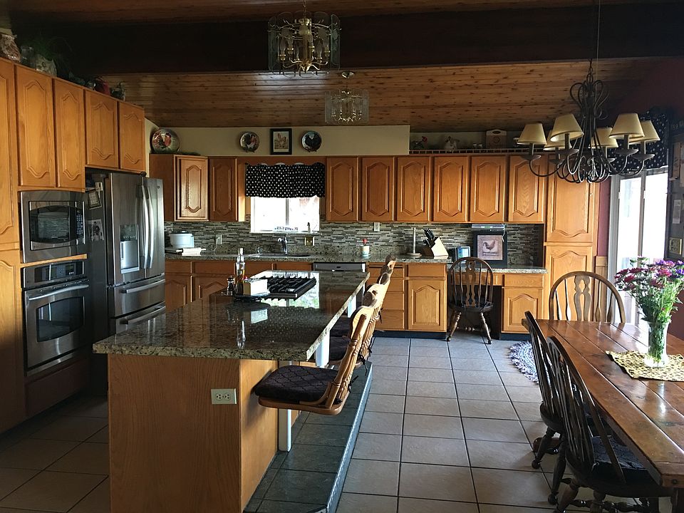 Kitchen- 9' island