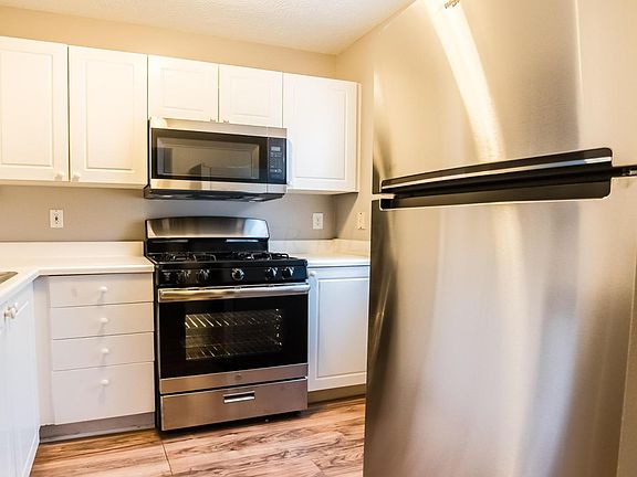3rd image of 5641 Blendon Place Dr
