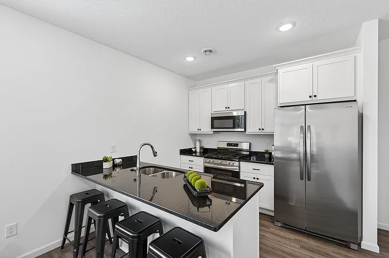 2 bed, 1.0 bath, 1008 sqft, $1,995 — Photo 2