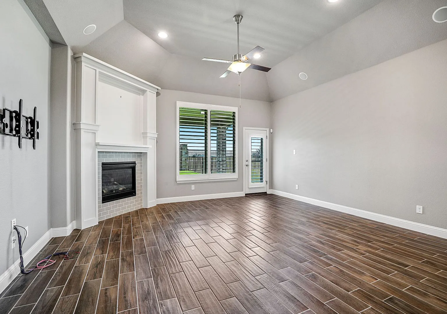 Breathtaking 3 Bedroom Home Overlooking the Community Lake in Celina! — Photo 4