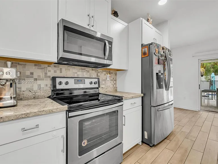 537 NE 6th Ct — Photo 12