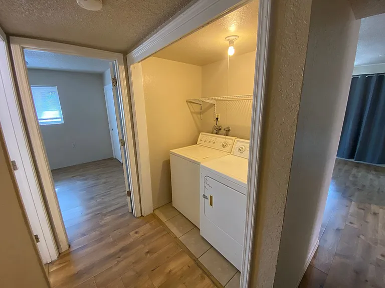 919-923 Alvarado Dr SE — Photo 12