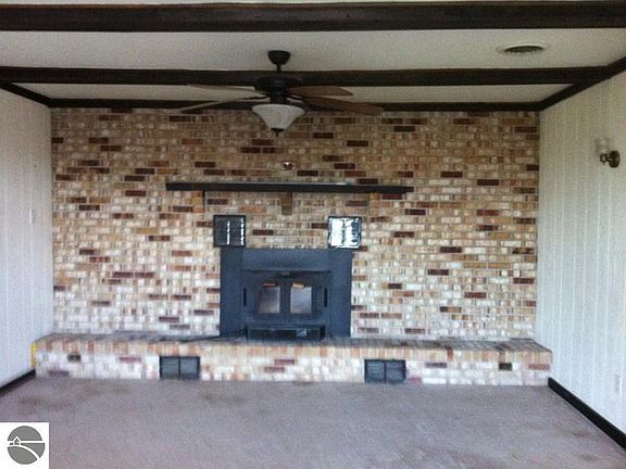 3rd image of 2211 S Green Dr