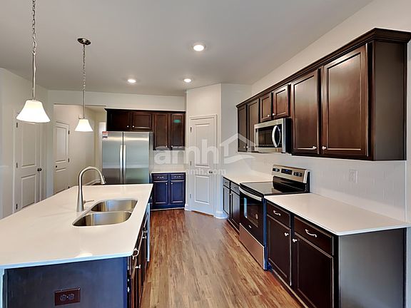 3rd image of 618 Rivermist Dr