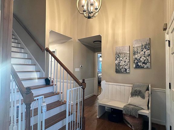 2nd image of 206 Aspen Avenue