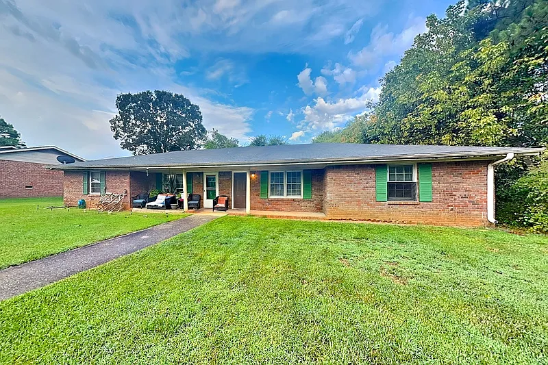 2 bed, 1.0 bath, 967 sqft, $1,195 — Photo 2
