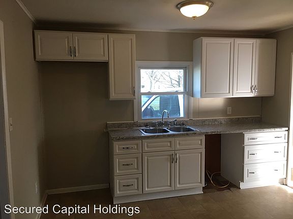 3rd image of 1048 Circle Dr