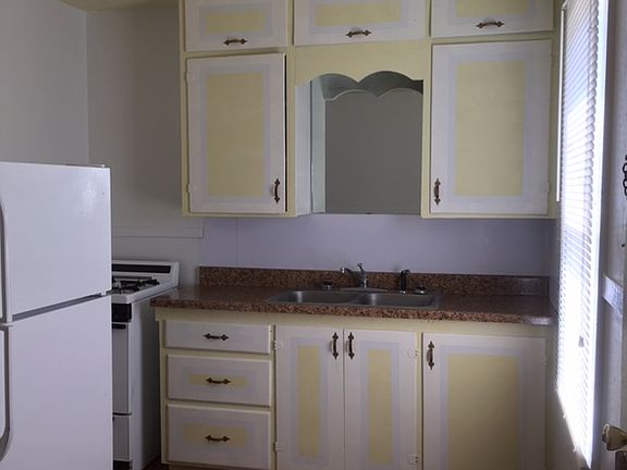 3rd image of 507 W 1st St