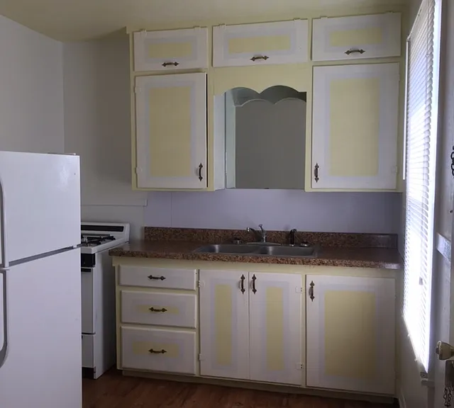 507 W 1st St — Photo 3