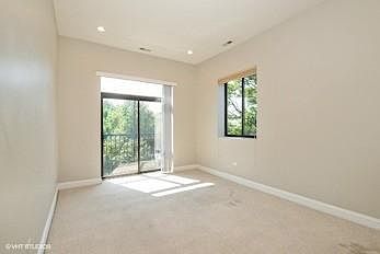 1st image of 4653 N Greenview Ave #212