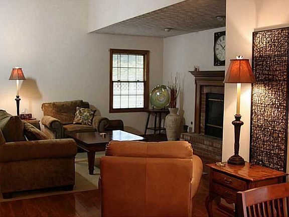 2nd image of 1420 Aaron Dr W